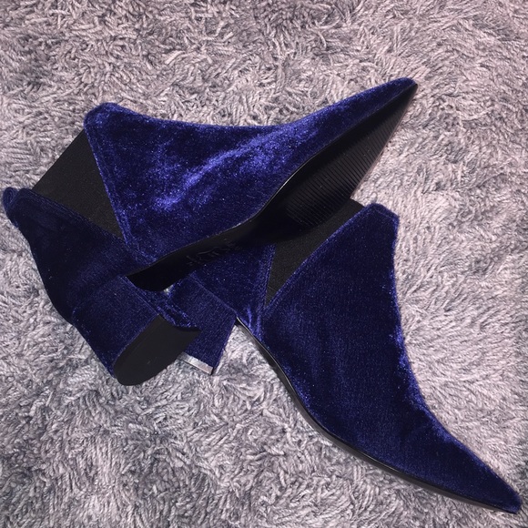 NWOT! Klub Nico Renita Pointy Toe Chelsea Bootie - Picture 1 of 8